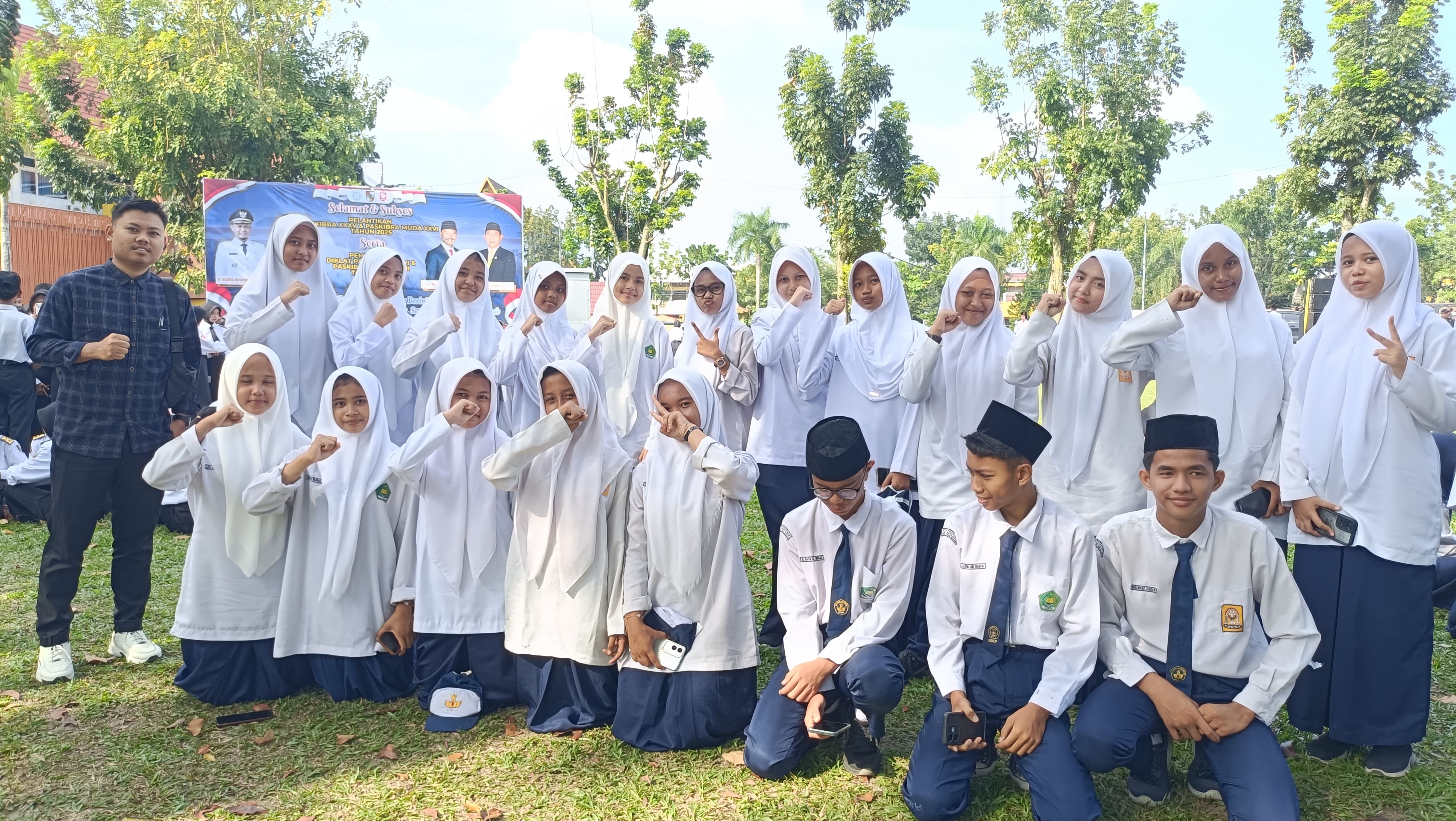 MTS Fadhilah Ikuti Diklat Paskibraka pembukaan dan pelantikan bersama wali kota Pekanbaru 